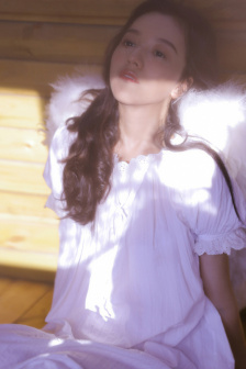 把腿抬起来一会就不疼